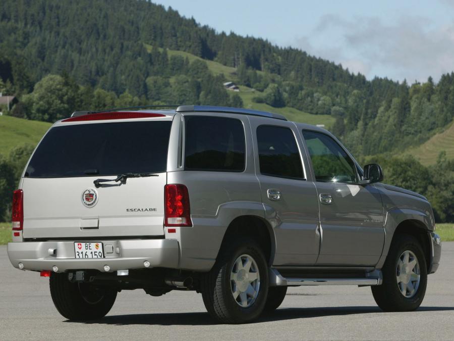  Cadillac Escalade 2001 года  (фото 25 из 31)